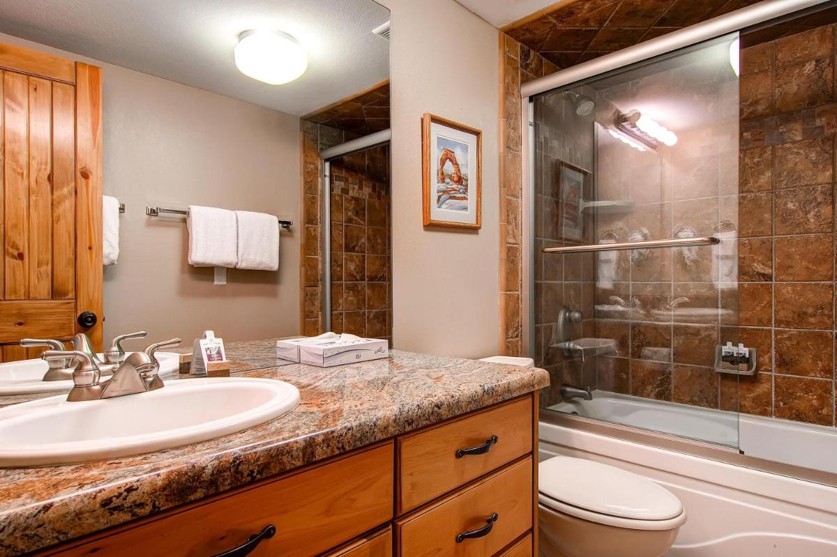 Popular attractions Area Nearby Property